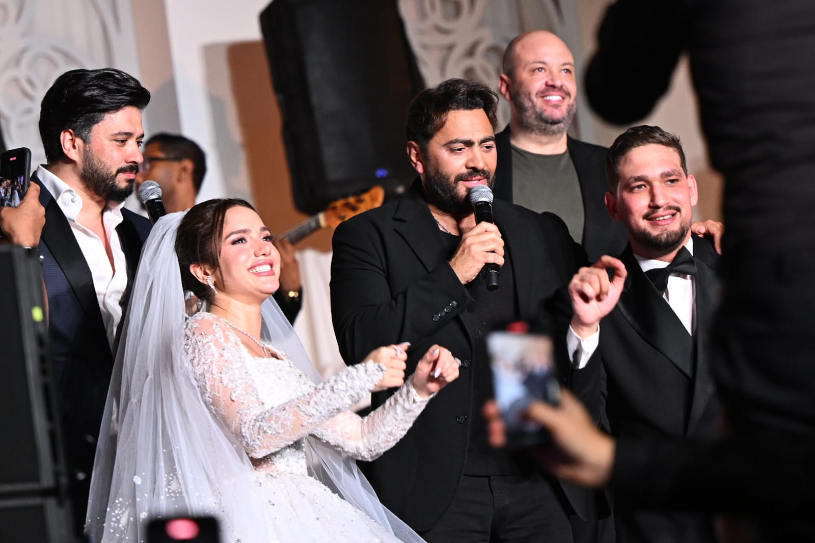 تامر حسنى يغنى فى حفل زفاف رنا رئيس تامر حسنى يغنى فى حفل زفاف رنا رئيس