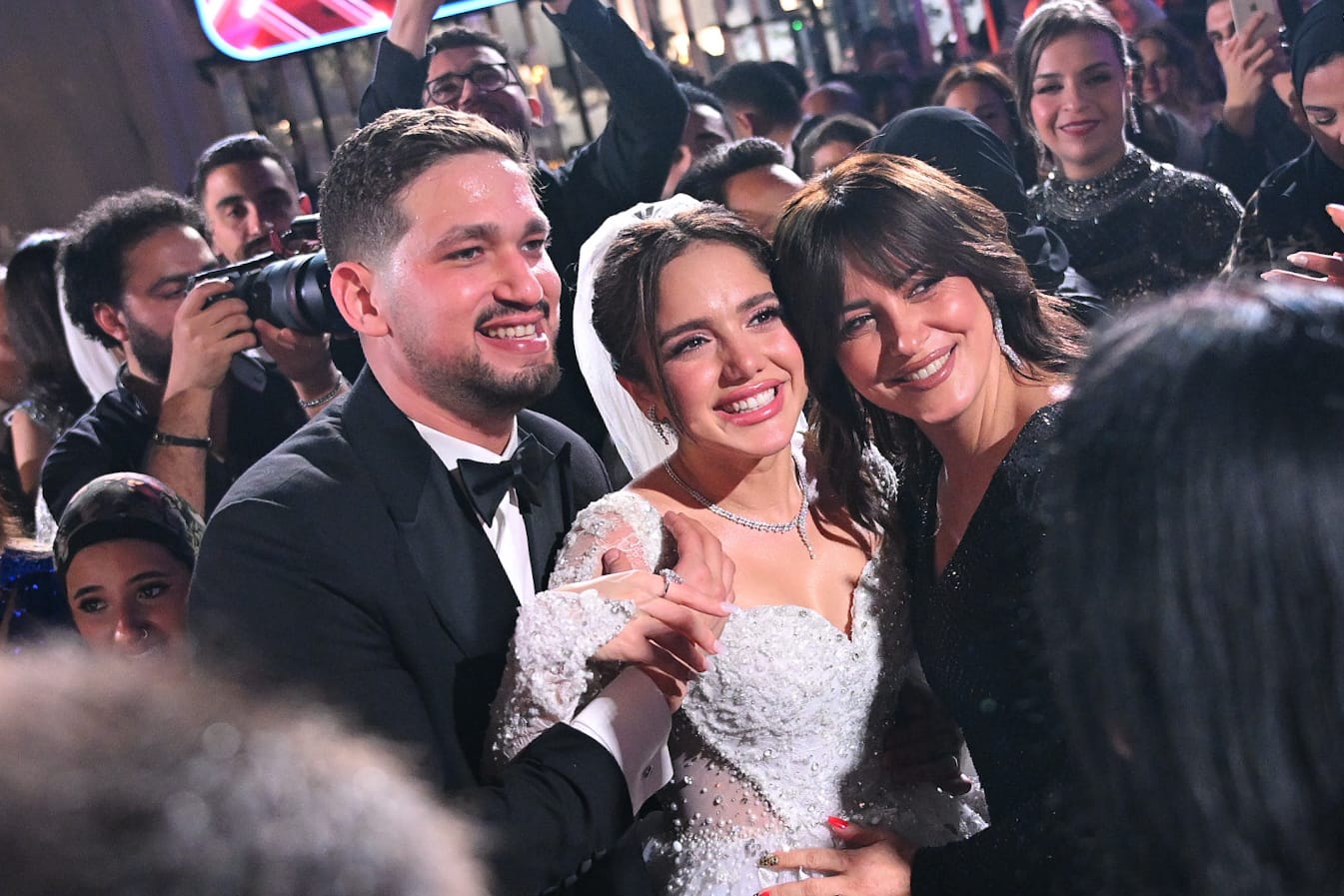 ريهام عبد الغفور مع رنا رئيس وعربسها ريهام عبد الغفور مع رنا رئيس وعربسها