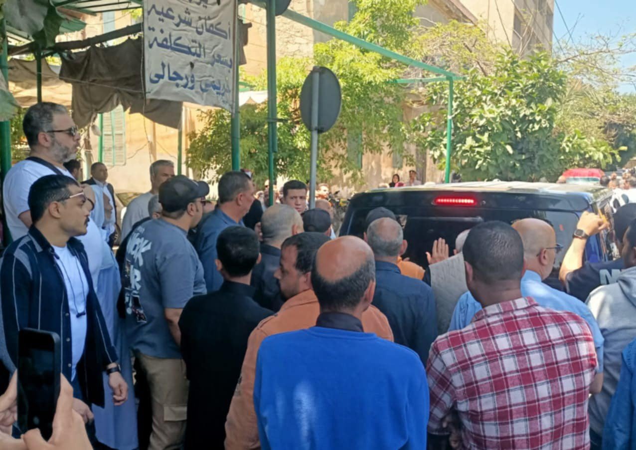 تشيع جثمان الفنان نعيم عيسي في الإسكندرية تشيع جثمان الفنان نعيم عيسي في الإسكندرية
