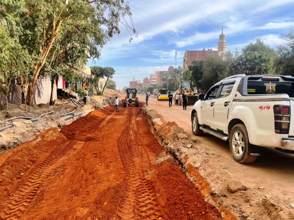 مشروع توسعة طريق السادات بأسوان