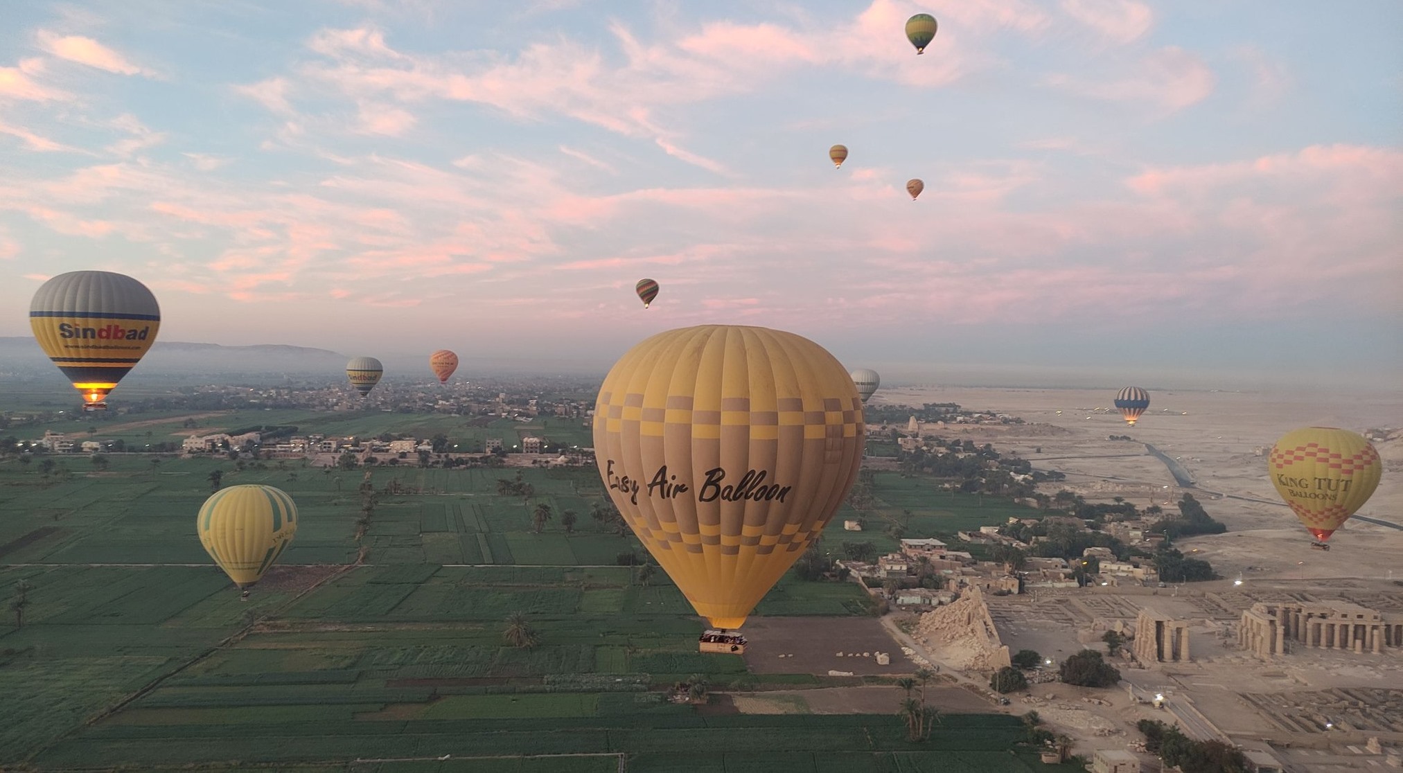سحر تحليق رحلات البالون الطائر بالأقصر سحر تحليق رحلات البالون الطائر بالأقصر
