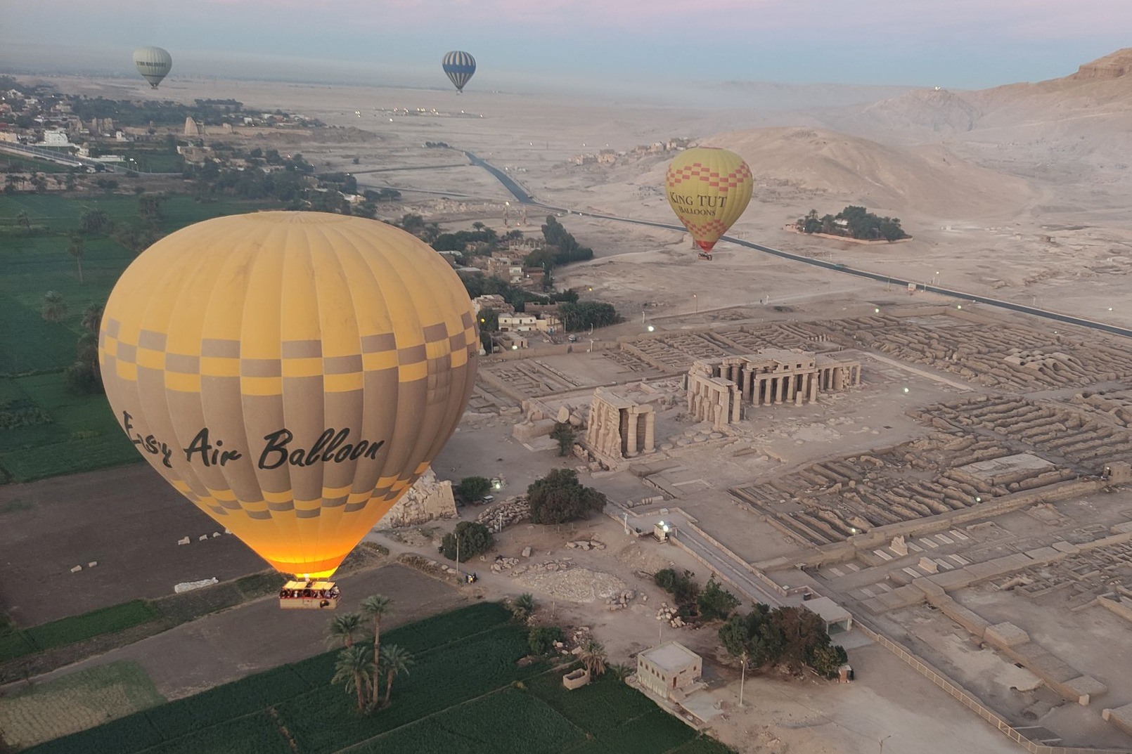 البالون سحر خاص يحقق البهجة للسياح من حول العالم البالون سحر خاص يحقق البهجة للسياح من حول العالم