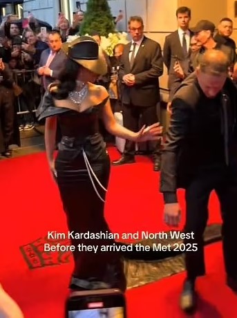 كيم كادرشيان توبخ حارس الأمن