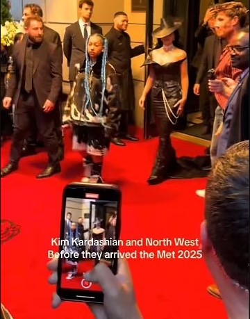 نجمة تليفزيون الواقع الأمريكى كيم كاردشيان