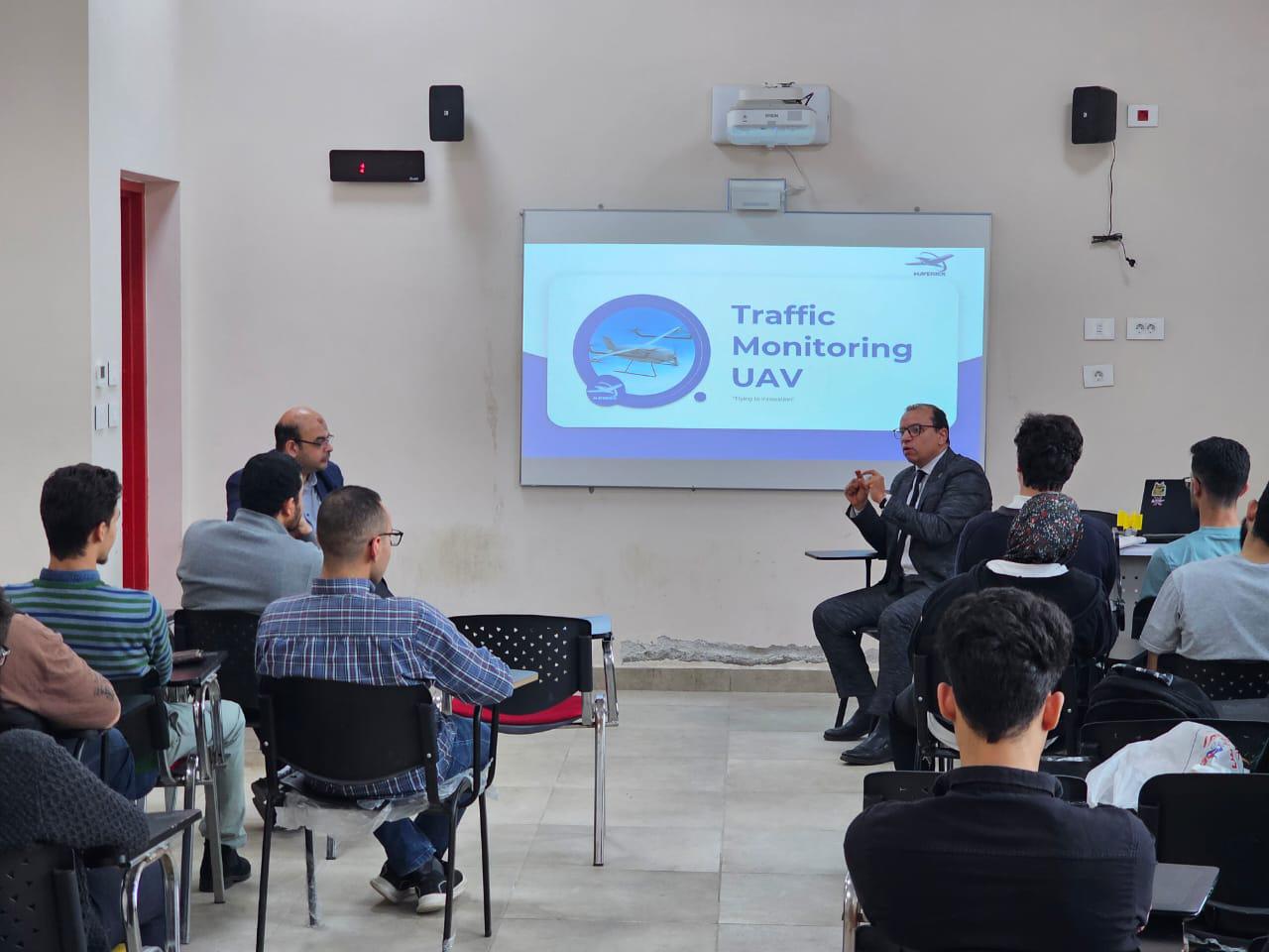 عميد الكلية وسط الطلاب