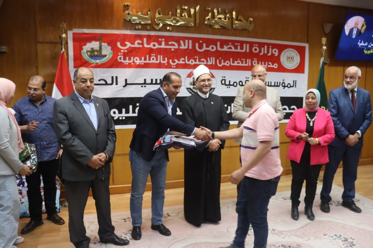 فرحة تسليم ملابس الإحرام