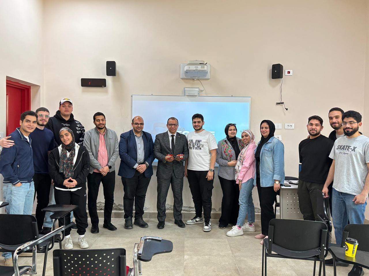 عميد الكلية والطلاب