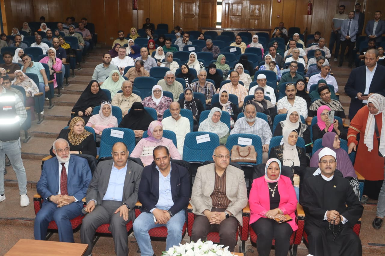 محافظ القليوبية مع الحجاج