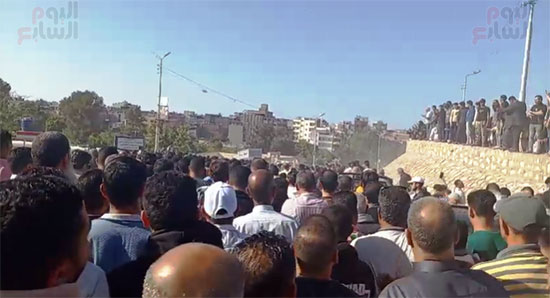 أثناء-تشييع-الجثمان-