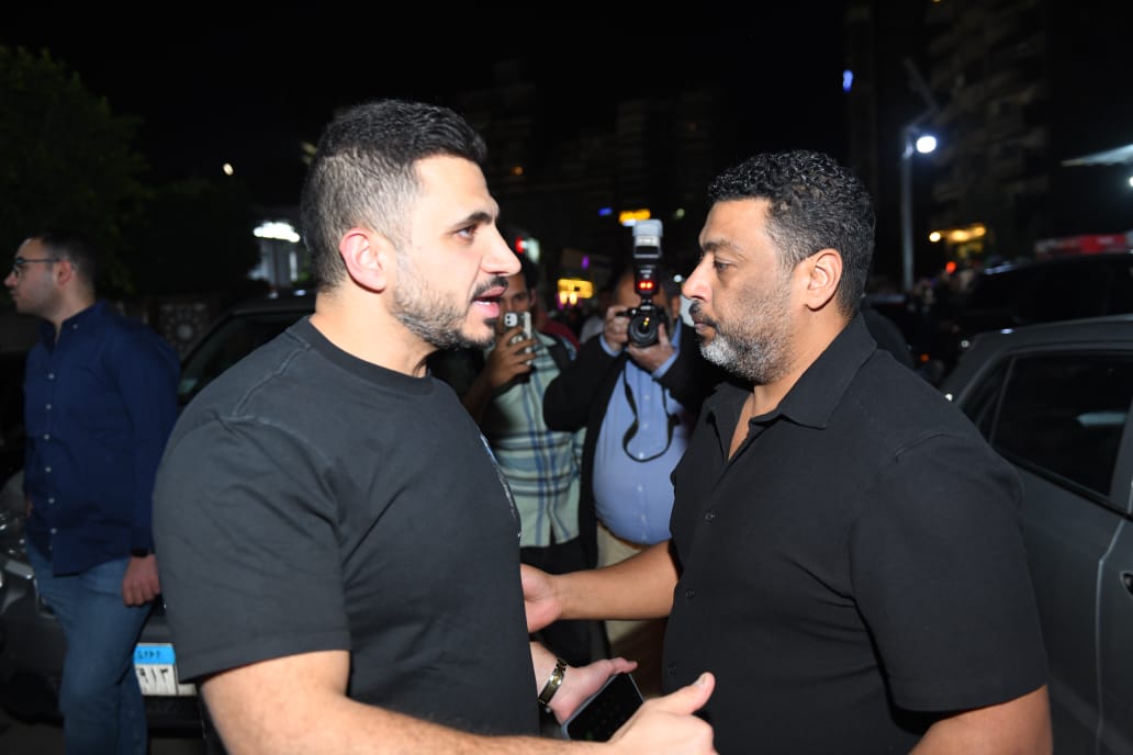 نجوم الفن يقدمون واجب العزاء في وفاة حماة محمد السبكي (6)