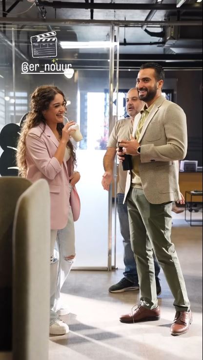 نور ايهاب ومحمد الشرنوبى فى كواليس فيلم الساعة 7