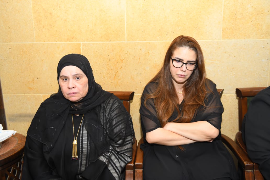 نجوم الفن يقدمون واجب العزاء في وفاة حماة محمد السبكي (4)