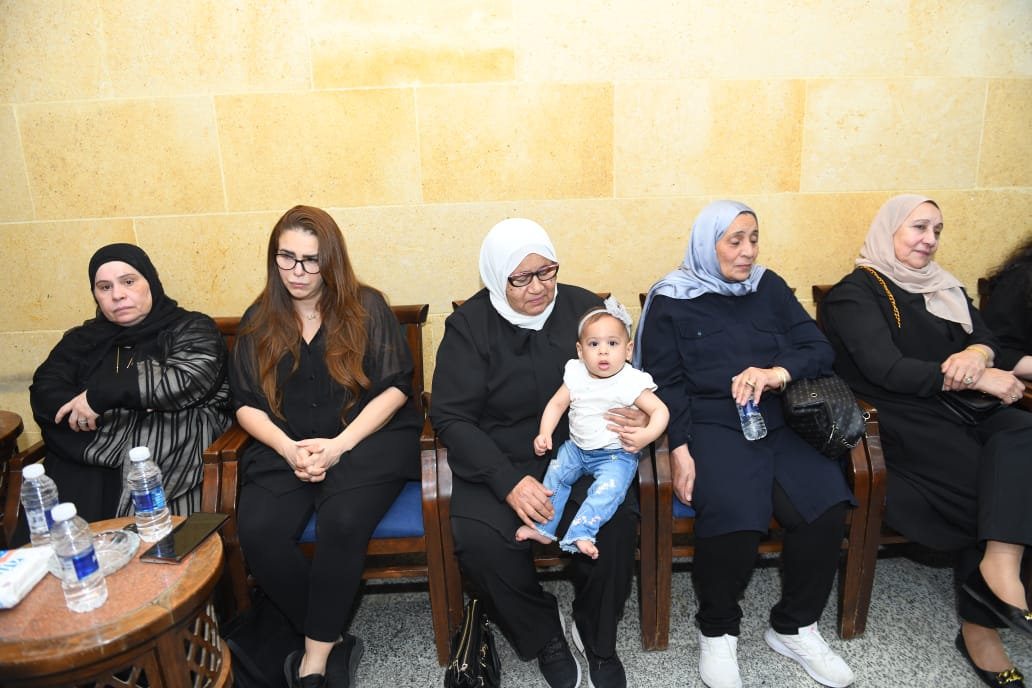 نجوم الفن يقدمون واجب العزاء في وفاة حماة محمد السبكي (10)