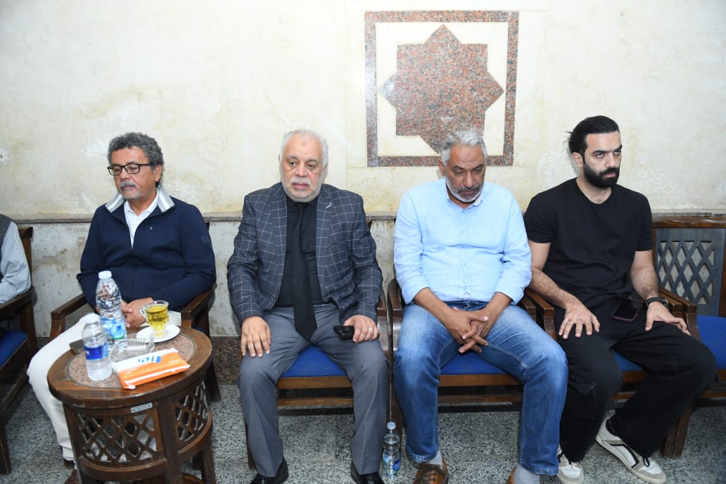 نجوم الفن يقدمون واجب العزاء في وفاة حماة محمد السبكي (9)