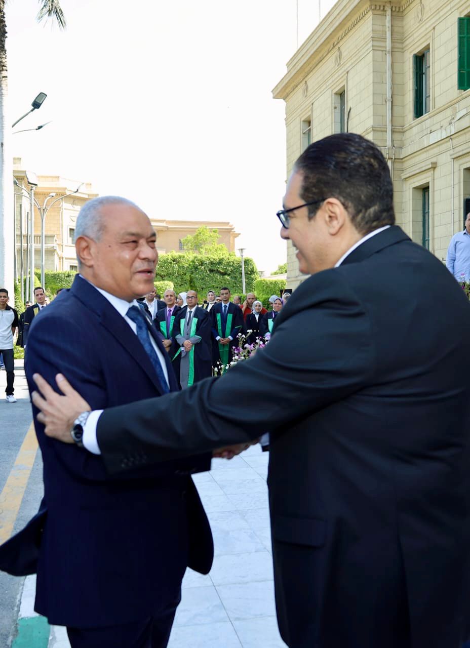 تكريم رئيس هيئة النيابة الإدارية (2)