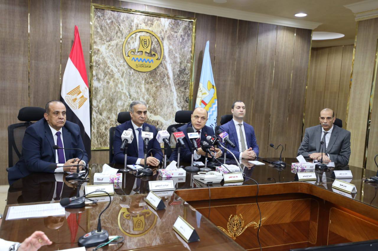 محافظ كفر الشيخ  ورئيس جهاز حماية المستهلك يعقدان اجتماع مع أعضاء الغرفة التجارية