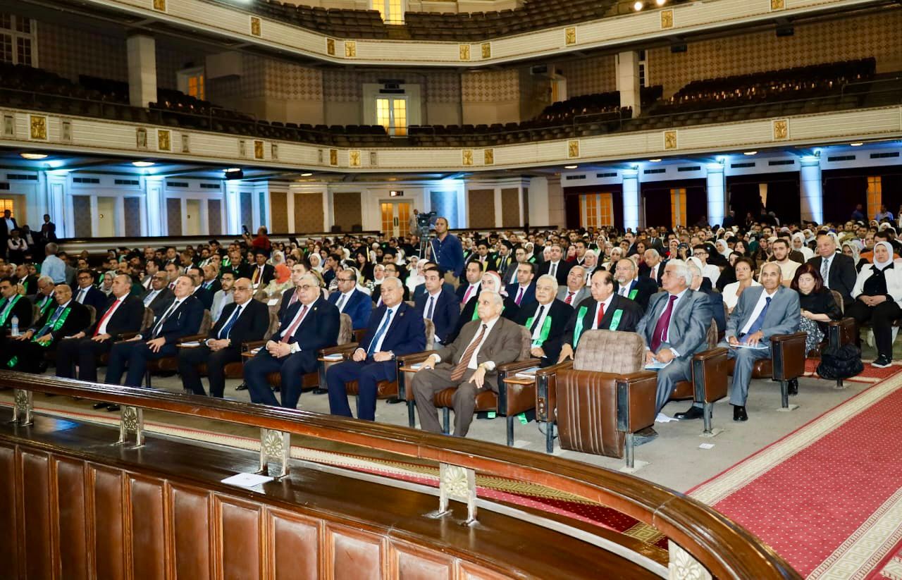 تكريم رئيس هيئة النيابة الإدارية (7)