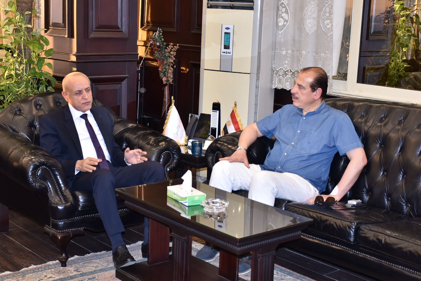 نائب وزير الصحة خلال زيارته للأقصر لمتابعة خدمة المواطنين