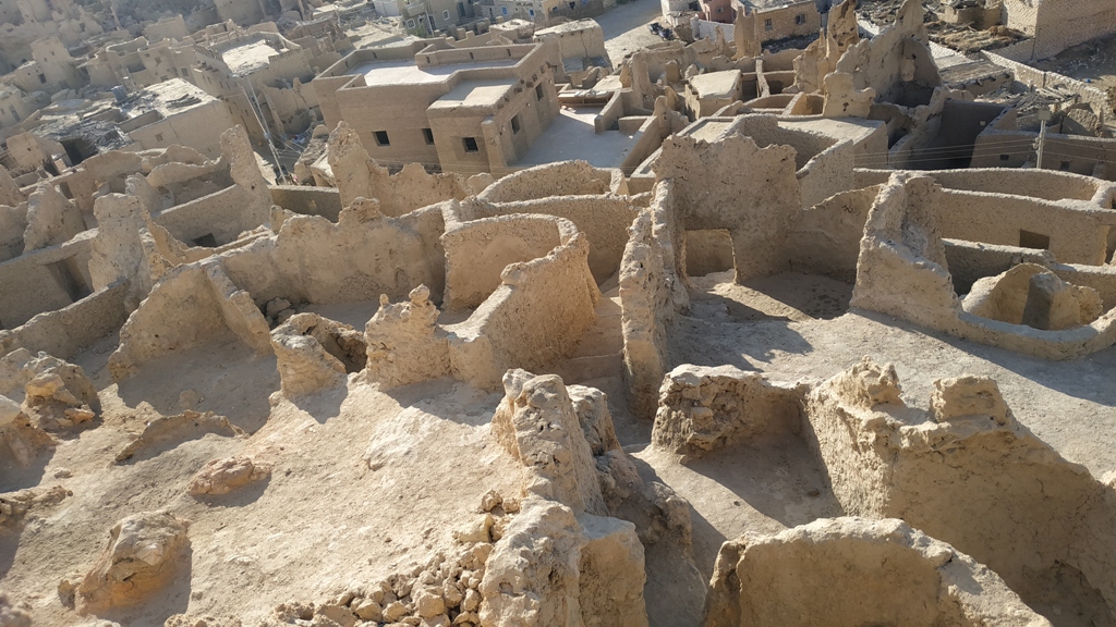 مباني قلعة شالي وبعضها يسكنه الأهالي حتى اليوم