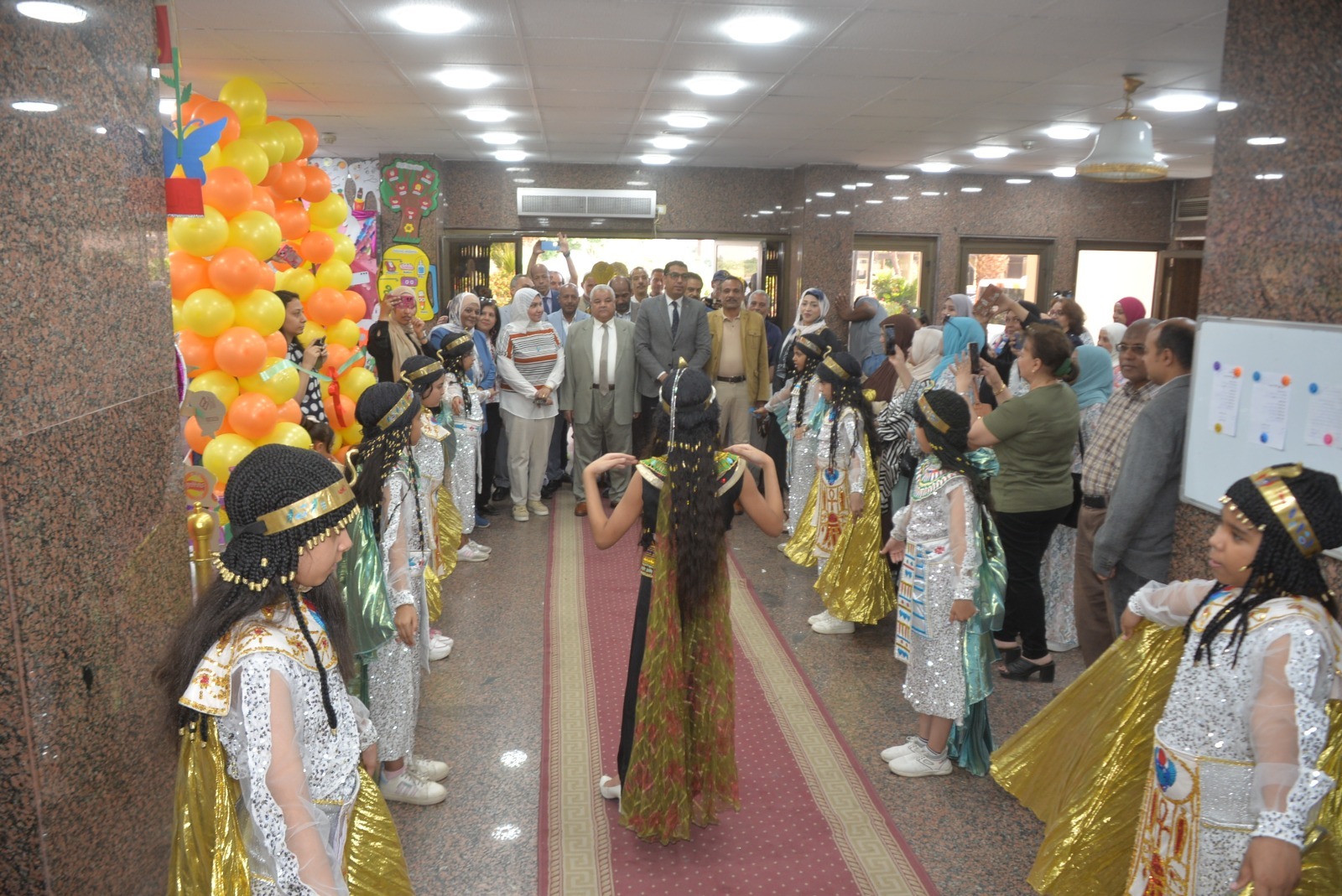 نائب محافظ الأقصر يشهد فعاليات حفل المعرض الختامي لأنشطة رياض الأطفال