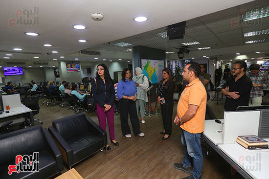 داخل صالة التحرير داخل صالة التحرير