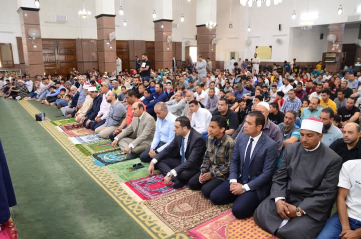 الحضور في المسجد