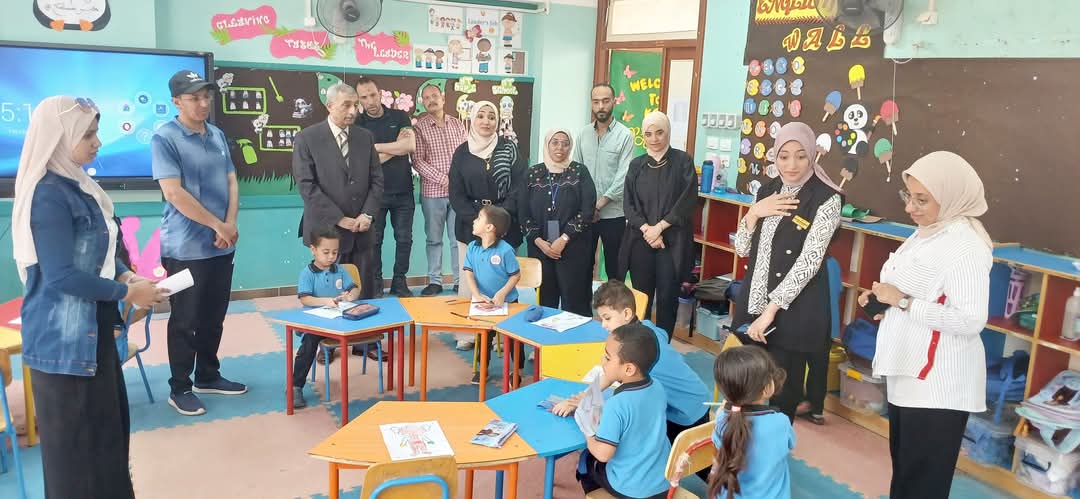 وكيل تعليم الوادى الجديد يشيد بأداء المدرسة وكيل تعليم الوادى الجديد يشيد بأداء المدرسة