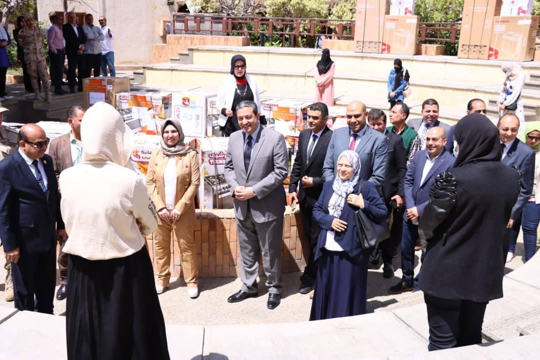 مؤسسة العربي عضو التحالف الوطني ومحافظ دمياط يوزعان أجهزة كهربائية على العرائس مؤسسة العربي عضو التحالف الوطني ومحافظ دمياط يوزعان أجهزة كهربائية على العرائس