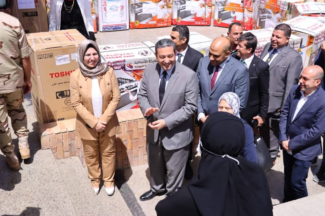 توزيع أجهزة كهربائية على العرائس