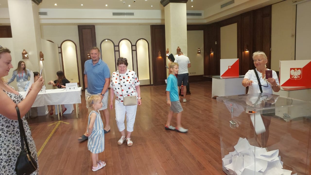 جانب من السياح البولنديين