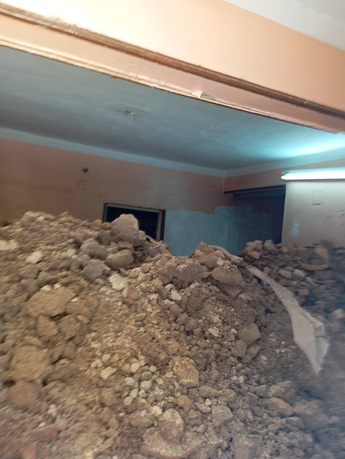 الغرف بها نتائج الرديم من الحفر داخل قصر الثقافة الغرف بها نتائج الرديم من الحفر داخل قصر الثقافة