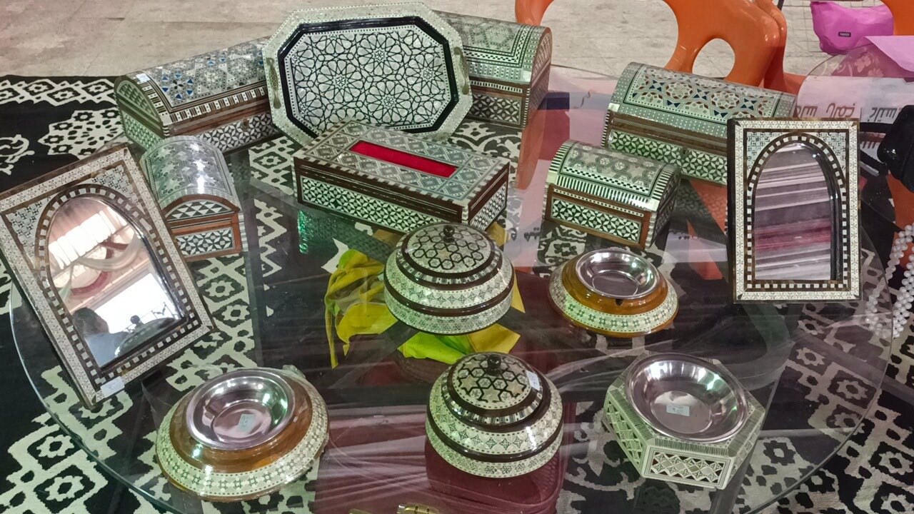 منتجات متنوعة من الحرف اليدوية