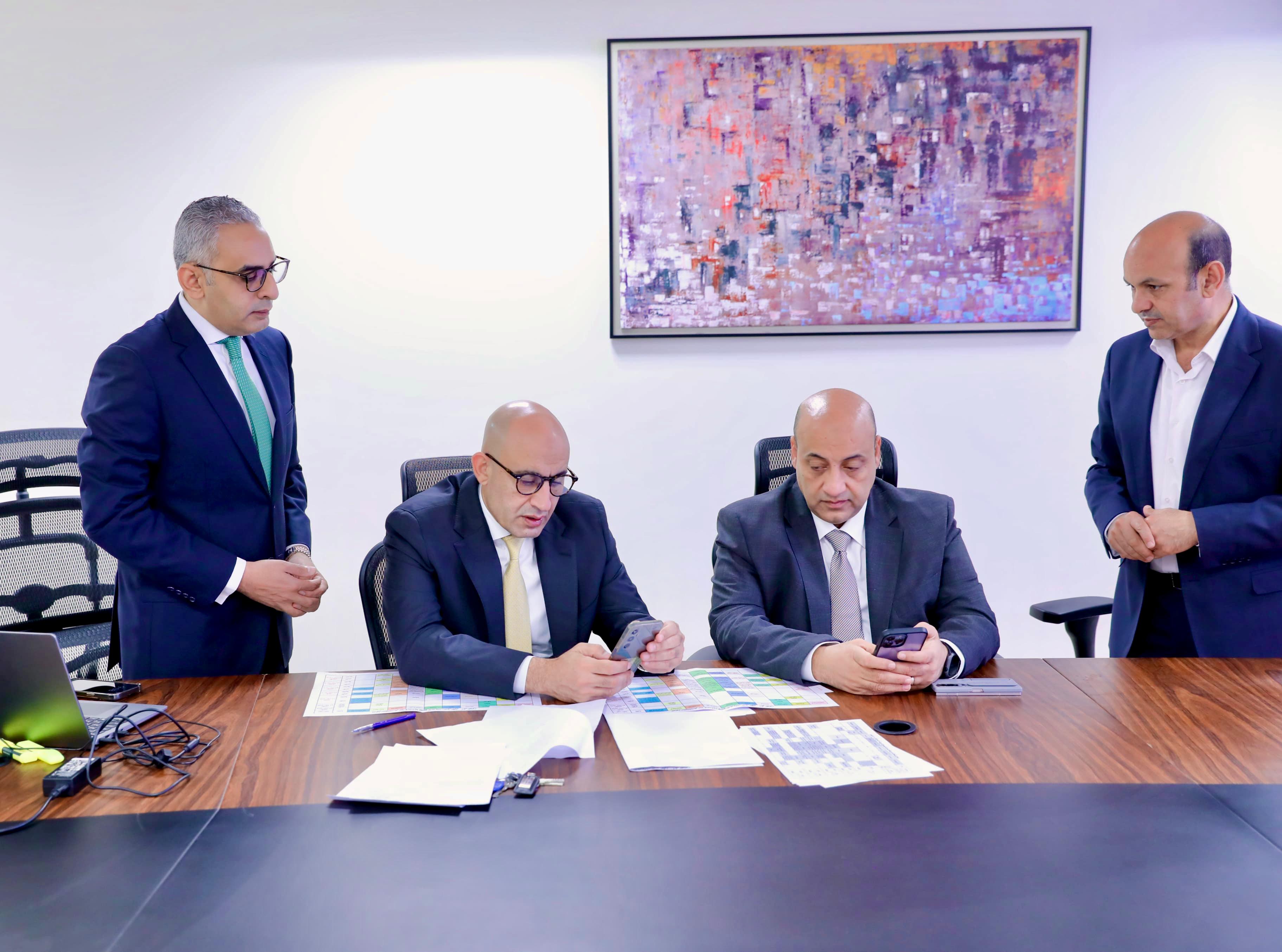 تفقد الوزير محمد عبد اللطيف غرفة عمليات امتحانات الشهادة الإعدادية