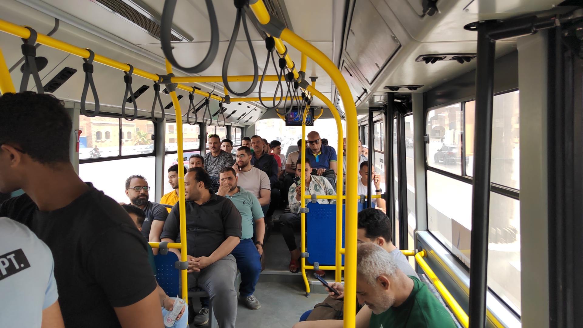 استقبال الركاب بشكل مجانى فى أول يوم عمل للجمهور