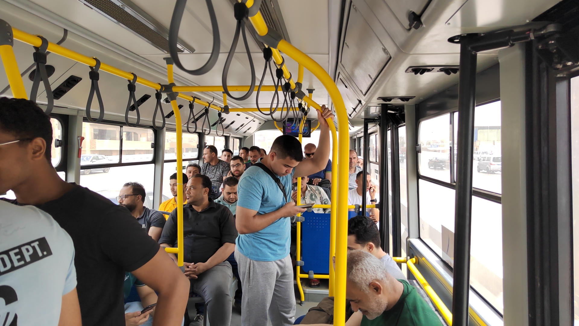 الأتوبيس الترددي يبدأ عمل على الطريق الدائرى