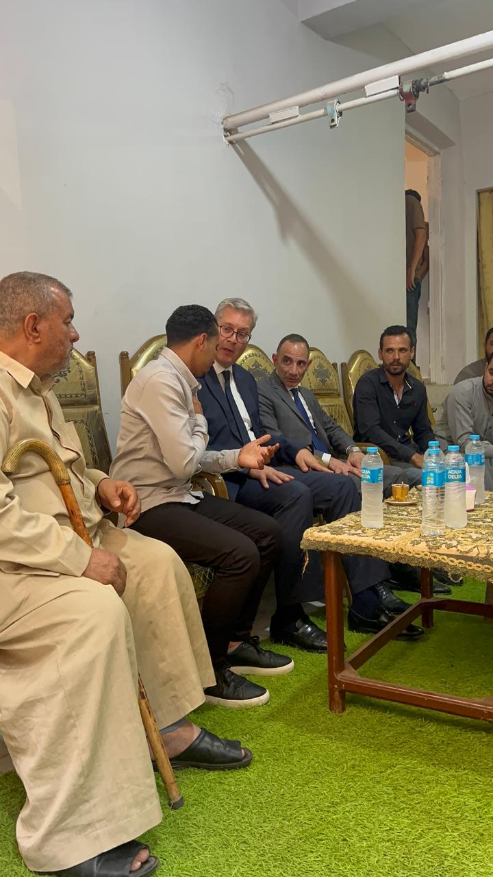 جو عائلي وحديث مع نجل الشهيد البطل داخل المنزل جو عائلي وحديث مع نجل الشهيد البطل داخل المنزل