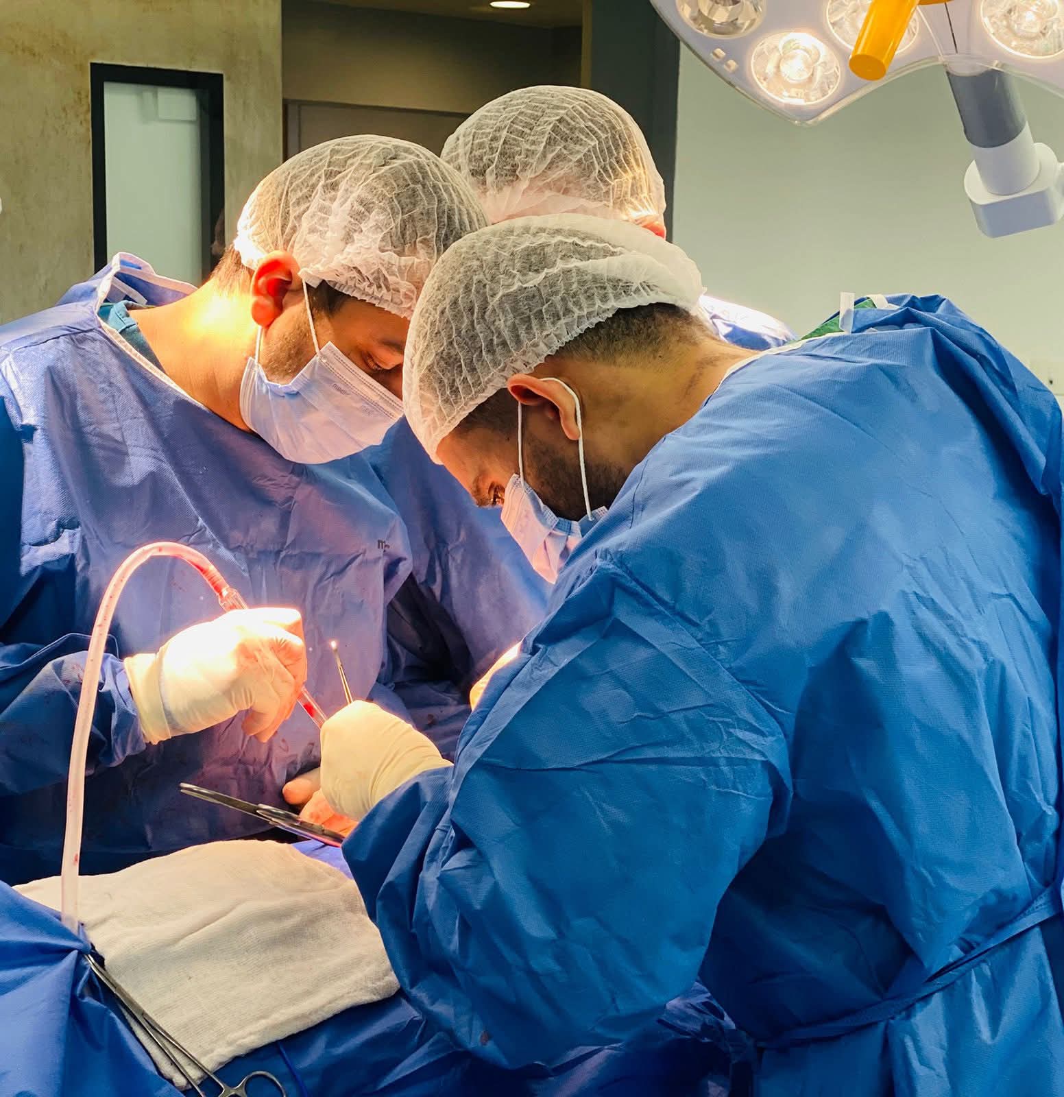 جانب من إجراء العملية