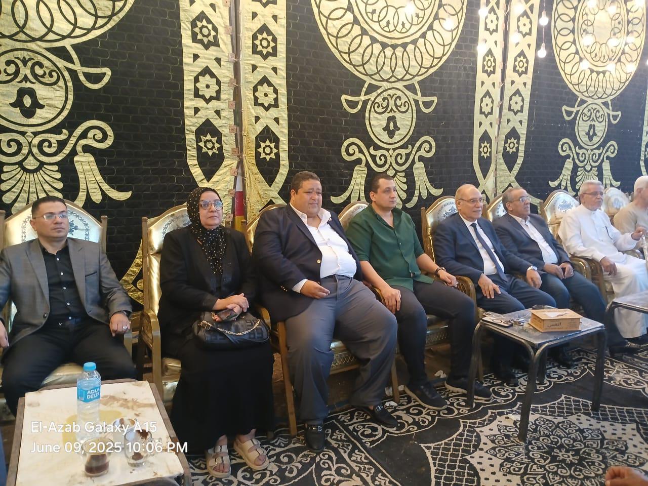 جانب من تقديم واجب العزاء في الشهيد البطل