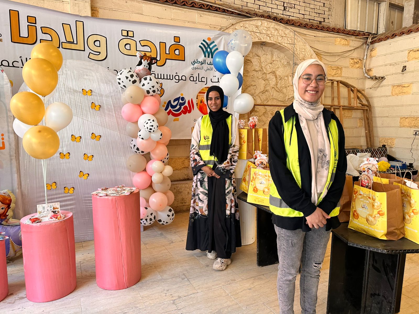 التحالف الوطنى يوزع الهدايا خلال الاعياد (2)