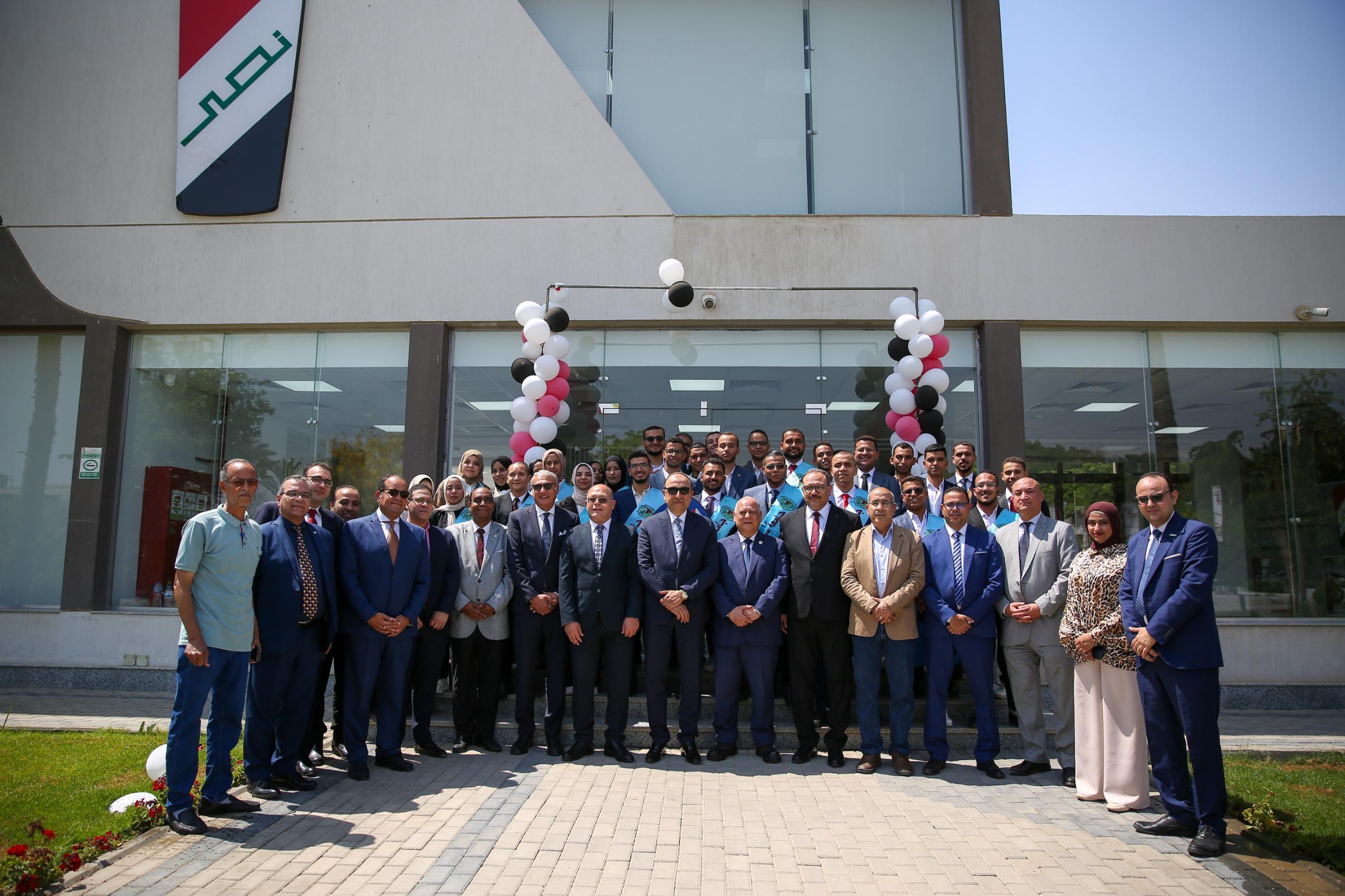وزير قطاع الاعمال ورئيس جامعة سوهاج بشركة النصر وزير قطاع الاعمال ورئيس جامعة سوهاج بشركة النصر