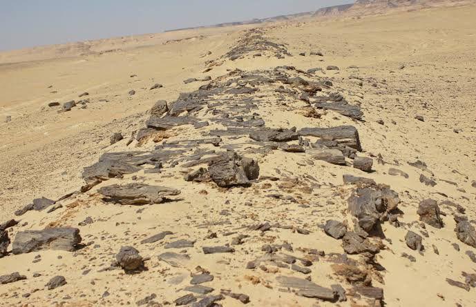اطلال المدن القديمة شمال البحيرة اطلال المدن القديمة شمال البحيرة