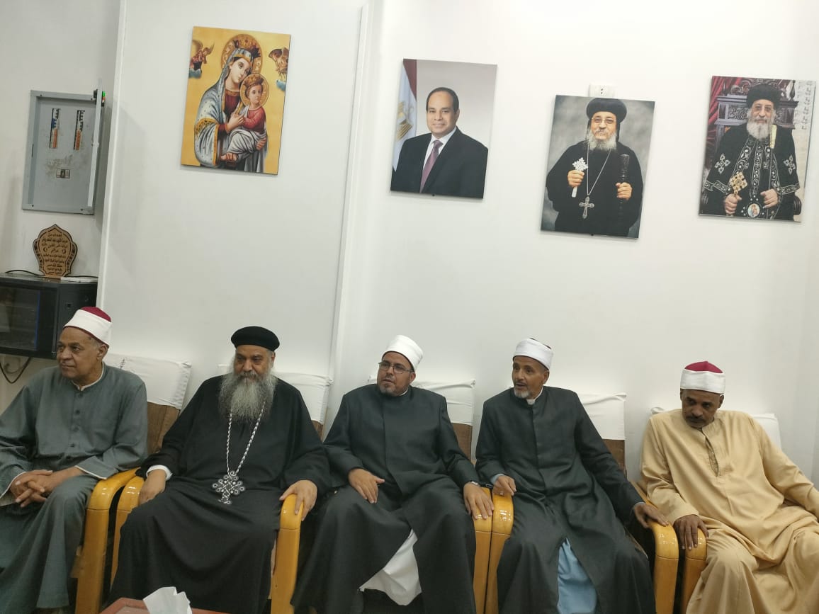 لقاء وفد الاوقاف لنقل مكالمة الوزير لمسئولى الكنيسة