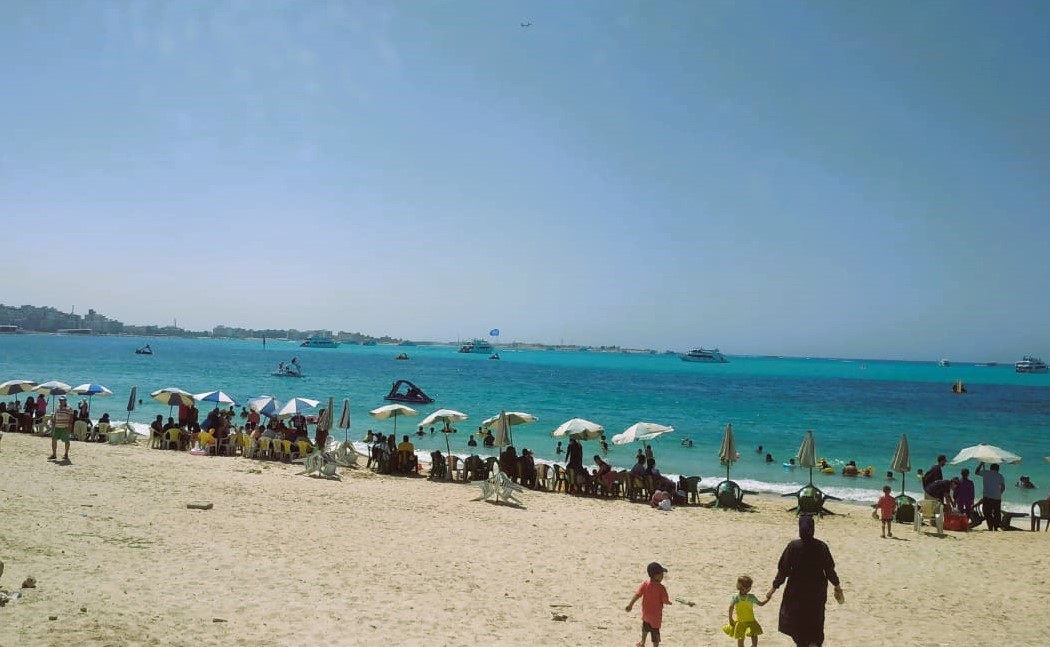 اقبال متزايد على شواطئ مطروح اقبال متزايد على شواطئ مطروح