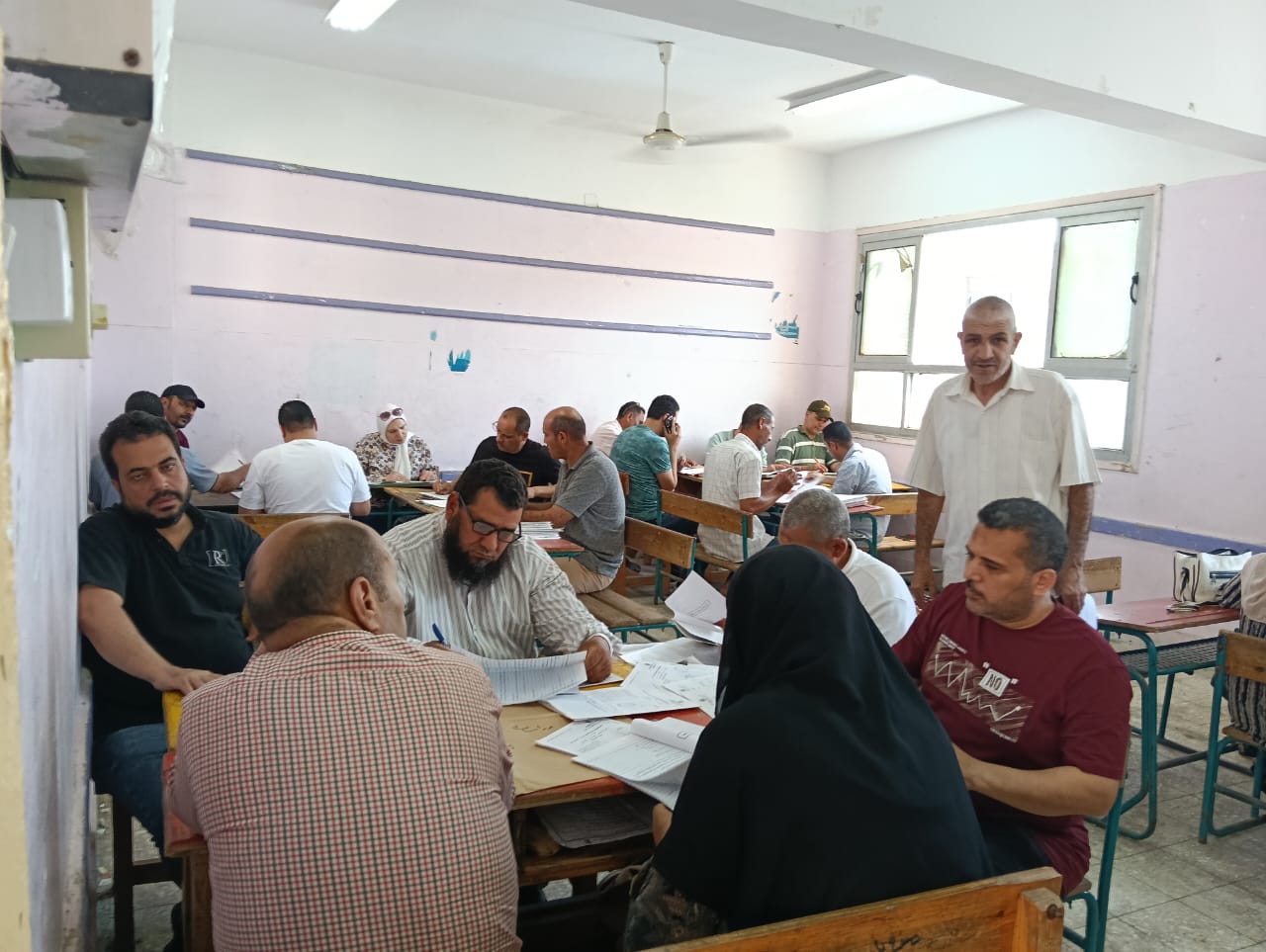 تصحيح أوراق الطلاب بالشهادة الإعدادية بكفر الشيخ تصحيح أوراق الطلاب بالشهادة الإعدادية بكفر الشيخ