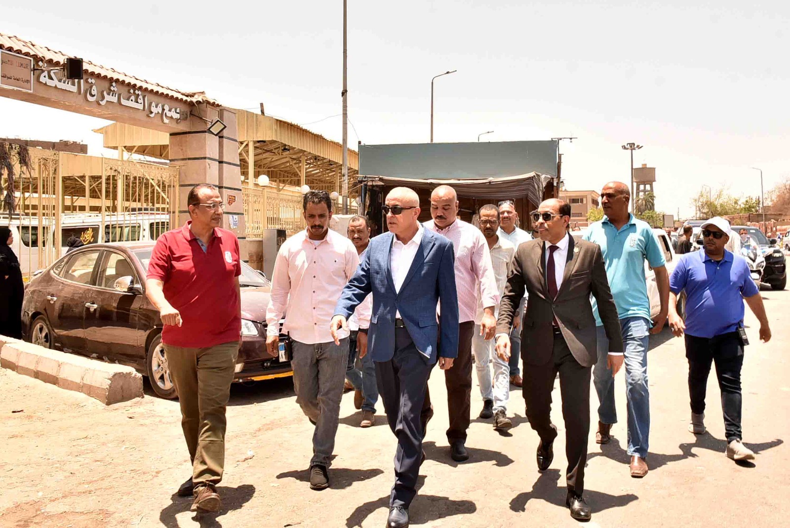 متابعة حالة النظافة فى محيط مجمع مواقف الأقصر متابعة حالة النظافة فى محيط مجمع مواقف الأقصر
