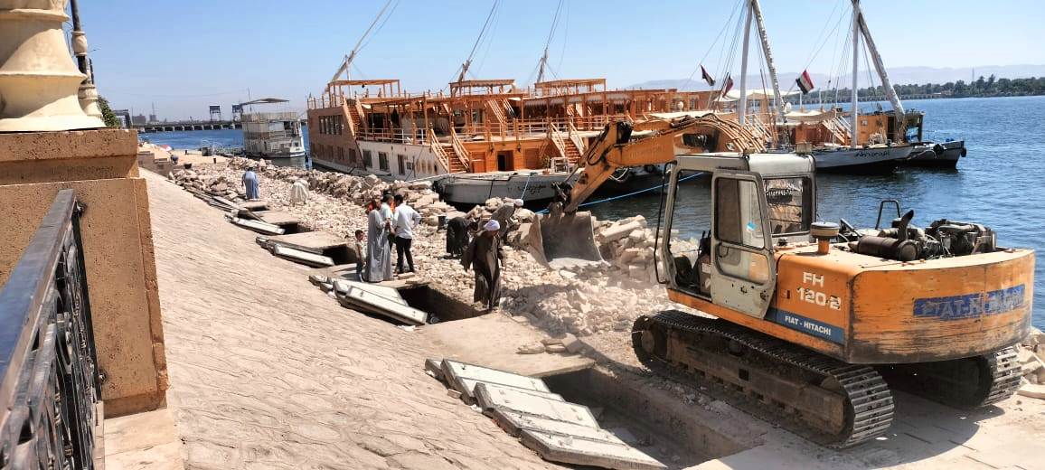 بدء المرحلة الأولى لتطوير الممشي السياحى والكورنيش بطول 550 متر بدء المرحلة الأولى لتطوير الممشي السياحى والكورنيش بطول 550 متر