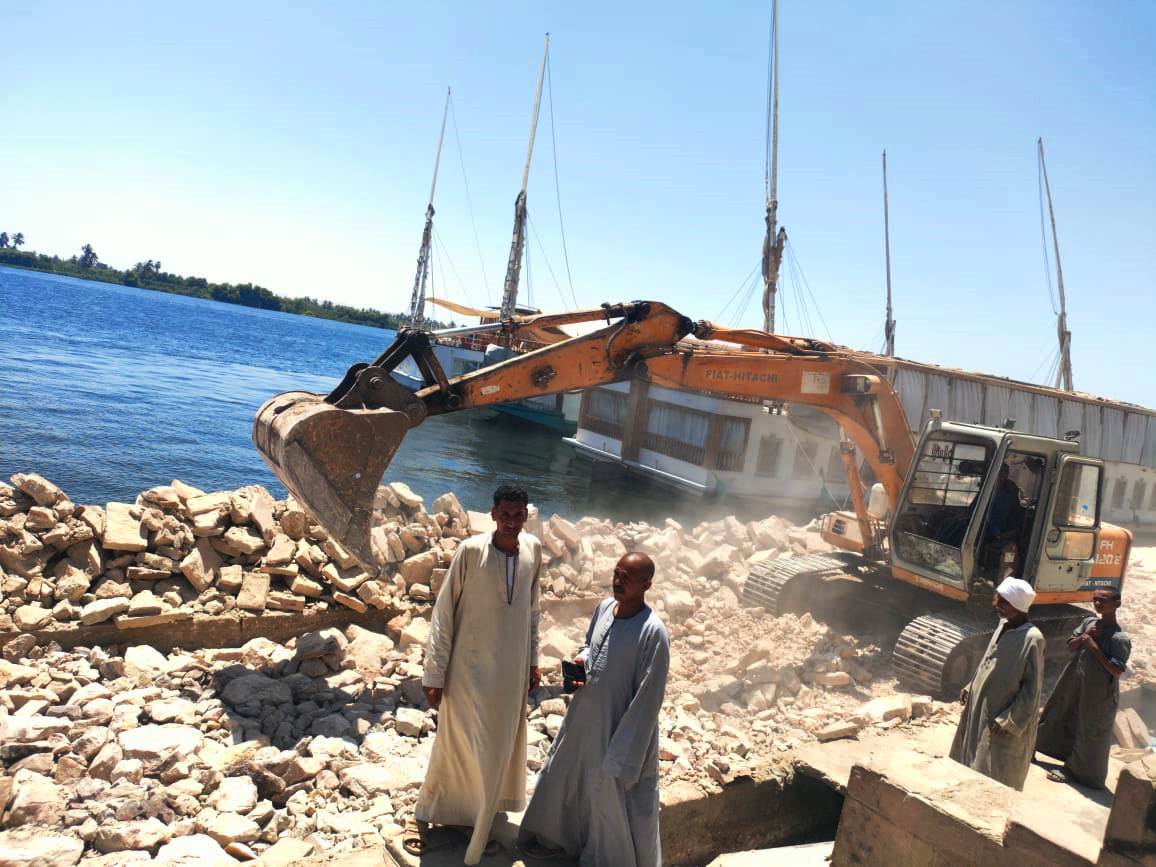 بدء المرحلة الأولى لتطوير الممشي السياحى والكورنيش بإسنا بدء المرحلة الأولى لتطوير الممشي السياحى والكورنيش بإسنا