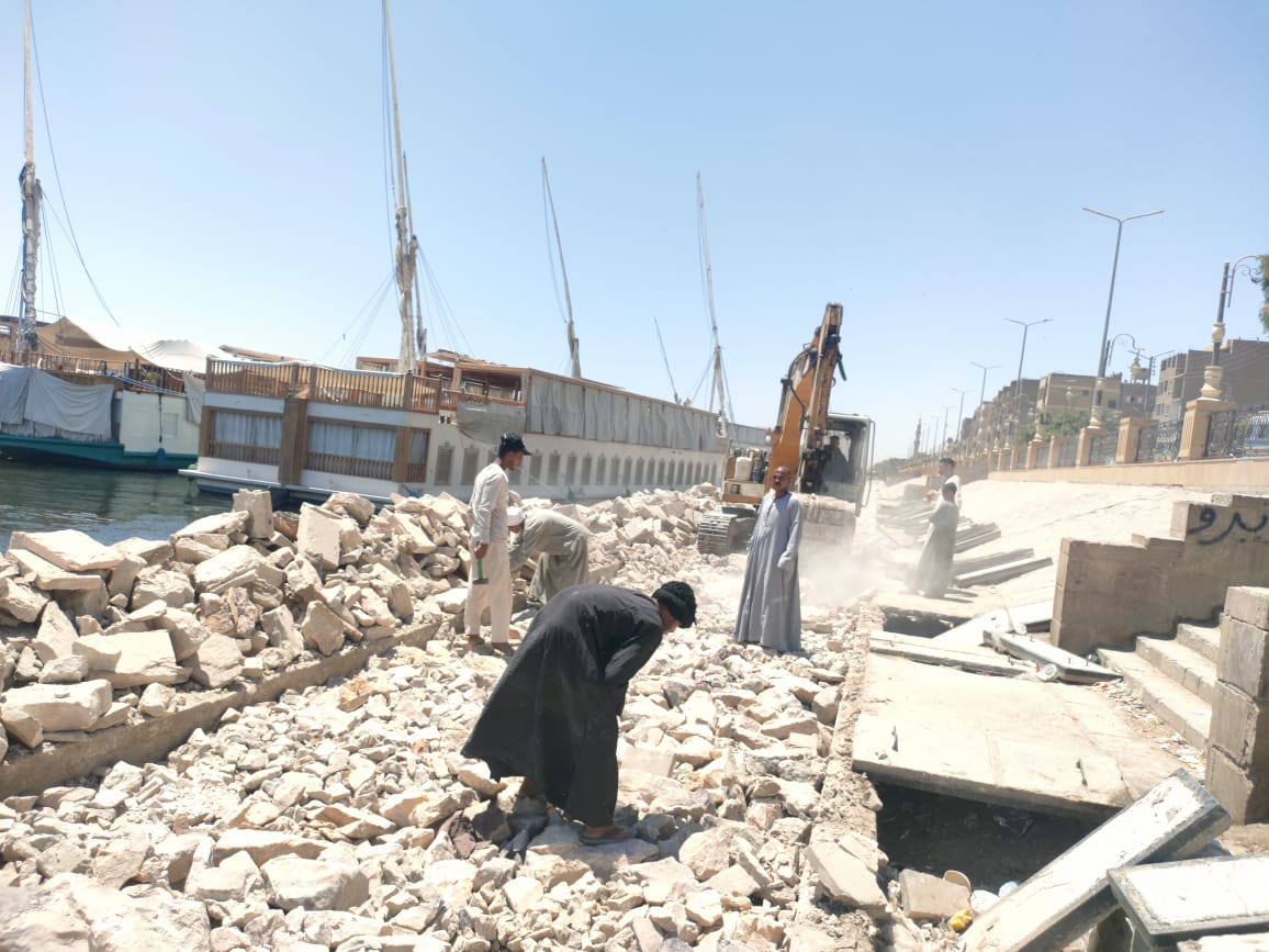 العمل ينطلق فى تطوير الممشيى السياحى بإسنا العمل ينطلق فى تطوير الممشيى السياحى بإسنا