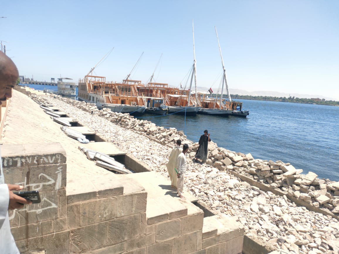 بدء تطوير الممشي السياحى والكورنيش بطول 550 متر فى إسنا بدء تطوير الممشي السياحى والكورنيش بطول 550 متر فى إسنا