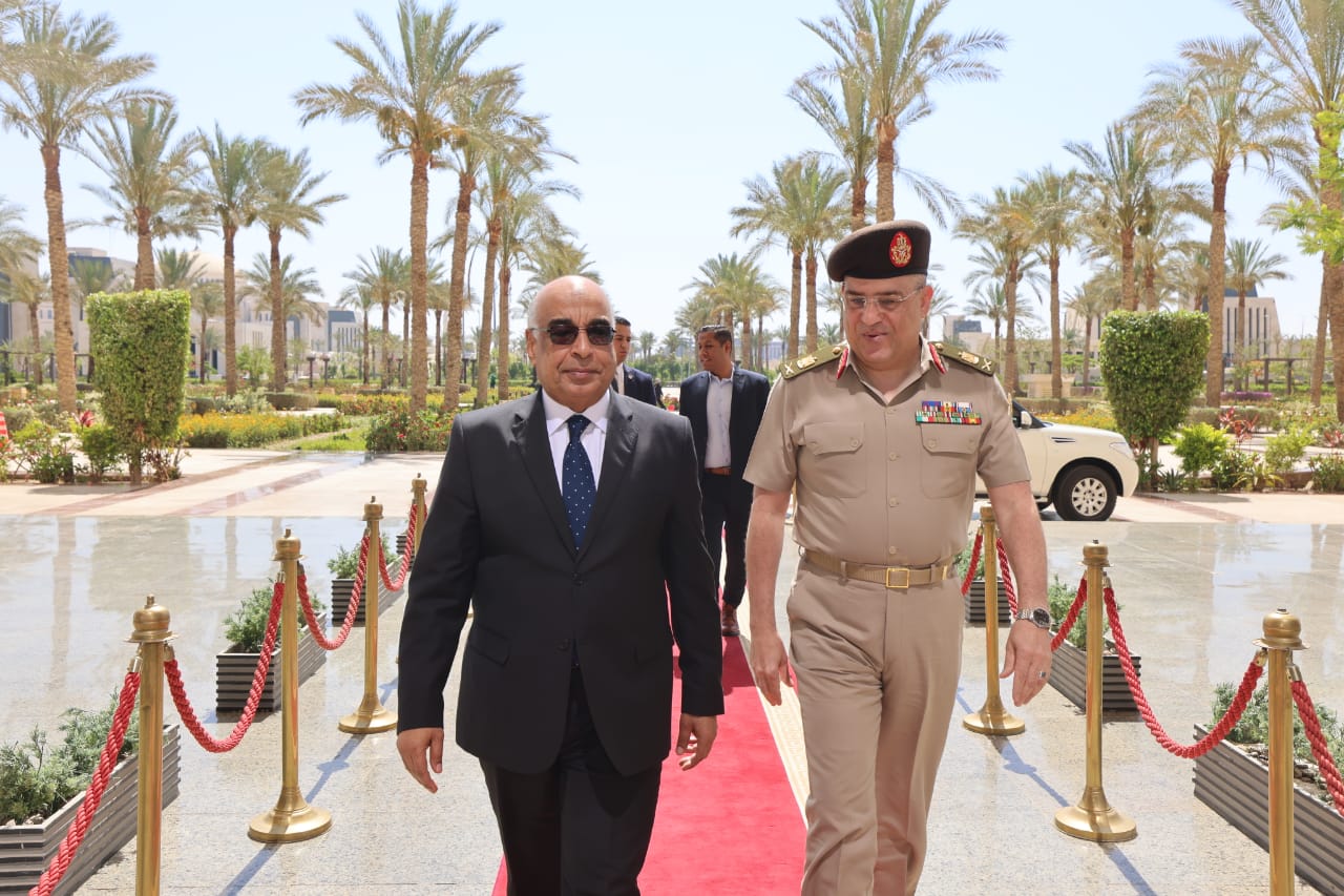 وزير العدل وقائد القضاء العسكرى